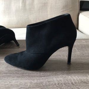 Black suede pointed-toe ankle boots